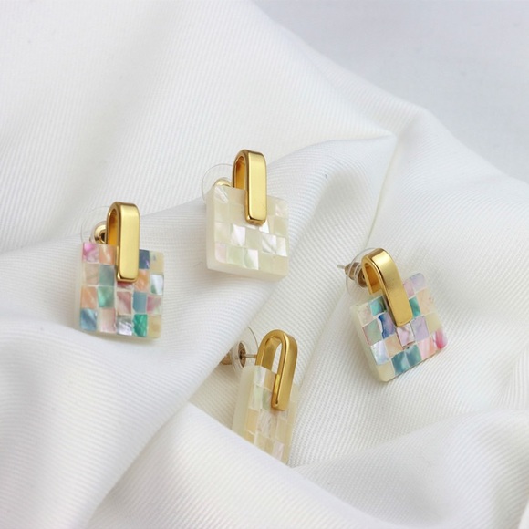 Elegant Gold and Cream Earrings - Picture 3 of 5